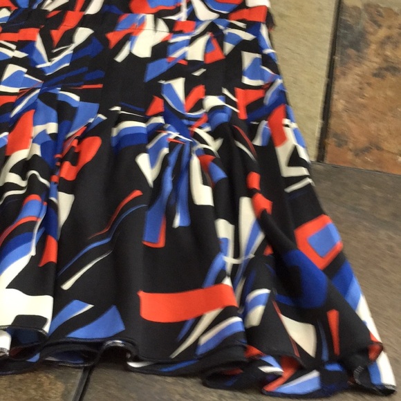 Nine West sleeveless, Multicolored Top. Size 4 - Picture 4 of 10